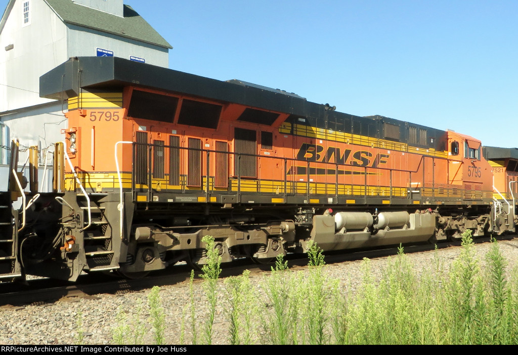 BNSF 5795